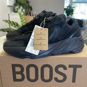 “Triple Black” Yeezy 700 MNVN